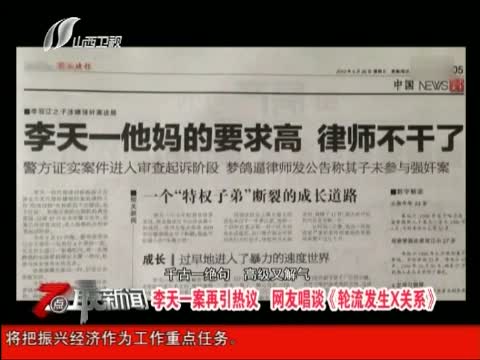 老人遛狗图片