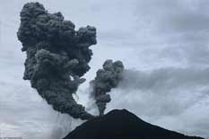 <br><strong><p>A volcano, dormant for four centuries, is erupting in Indonesia. 30,000 people have been forced to flee.</p></strong>