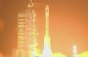 China&acute;s first space lab module blasts off