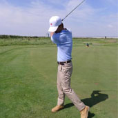 August 6th - On to the green. I hoped to play golf on the sand. But it&acute;s still pretty interesting playing golf in an oasis city!