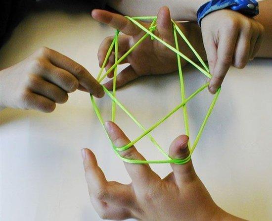 还记得用弹弓打鸟的屁小孩吗?童年小游戏大回