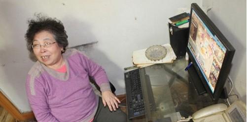 64岁老奶奶竟是资深玩家 熬夜练级有11个游戏