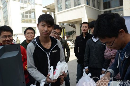 江南大学第一波鸡腿秀,大神妹子独领风骚_电子