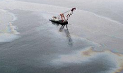 <br>2010年7月16日大连输油管线爆炸事故：造成50平方公里海面污染