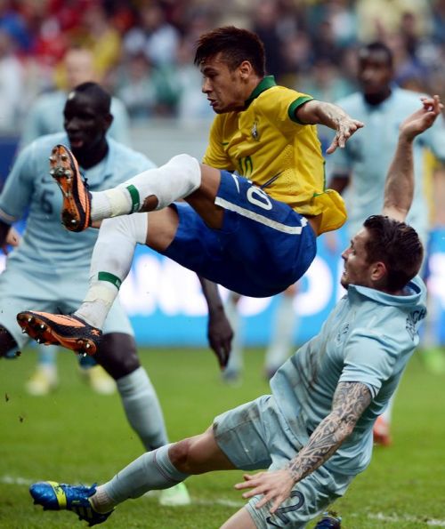 热身赛-奥斯卡破门内马尔助攻 巴西主场3-0法国