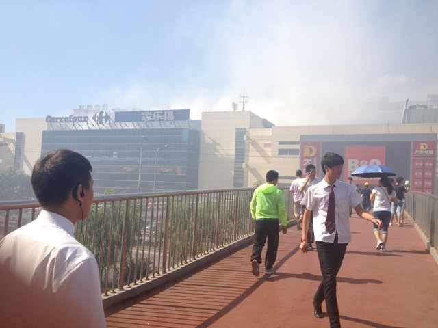 北京双井家乐福发生火灾