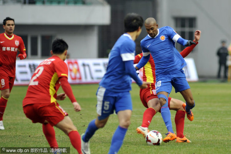 [高清组图]多利世界波毅腾3-1完胜亚泰 取中超首胜