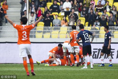 中超-韩鹏飞抢点建功 卓尔1-0人和斩回归后首胜