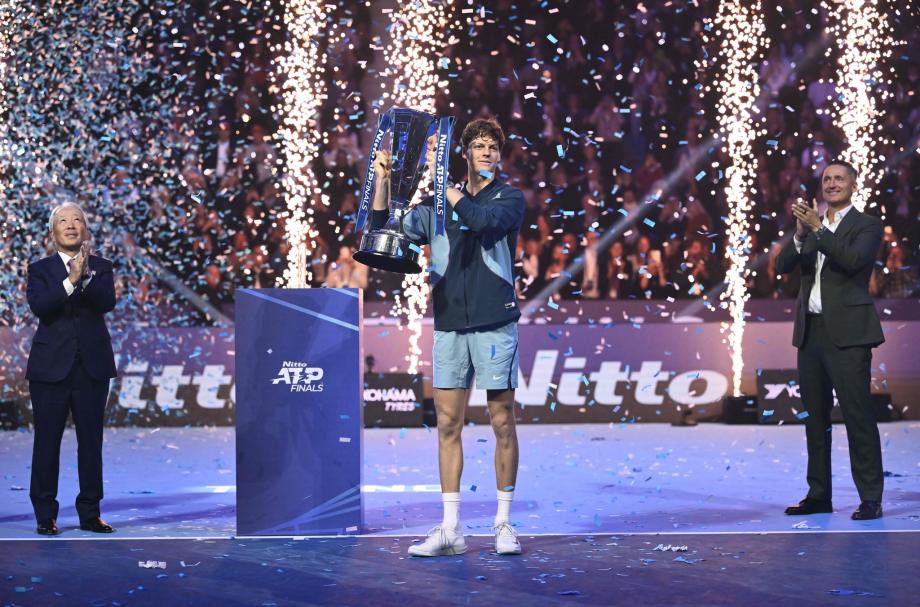 [图]ATP年终总决赛决赛 辛纳2-0战胜弗里茨夺得冠军