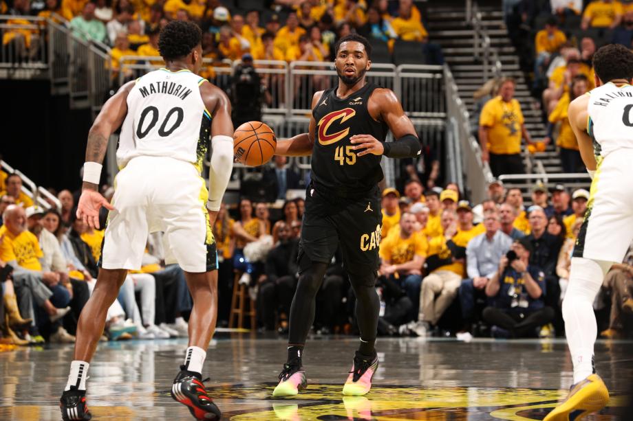 米切尔狂砍43分 骑士客胜步行者大比分1-2