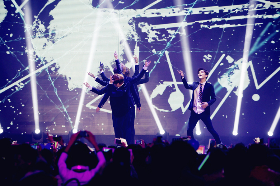 <em>歌曲</em>《<em>狼与美女</em>》 EXO-M_网络春晚_央视网(c