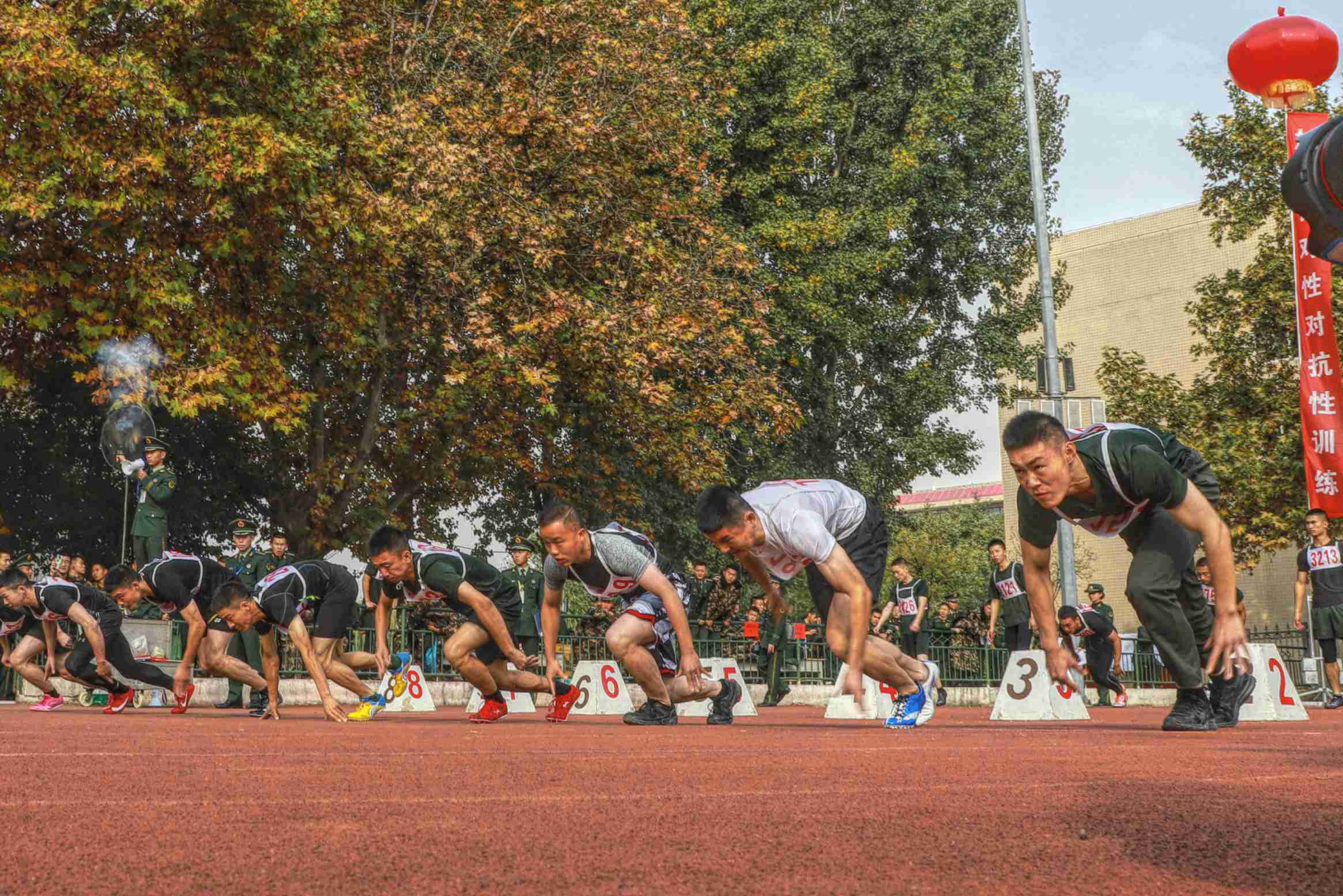 武警|鼓声阵阵赛场“硝烟”：直击武警工程大学第26届军事体育运动会