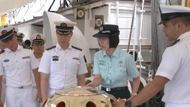 Chinese, Chilean navy sailors exchange vessel visits in Shanghai