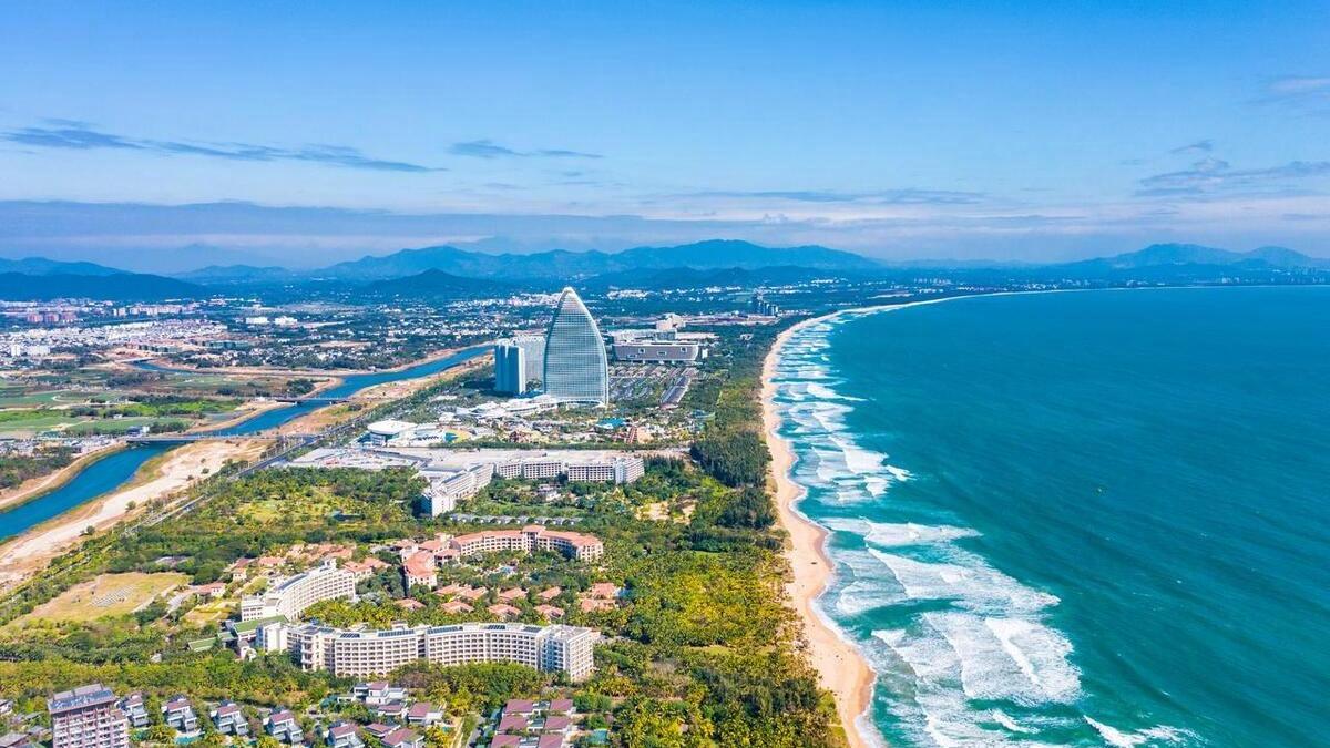 'Always on My Way - Hainan Chapter': Pioneer of Opening-Up, Shopper's Paradise