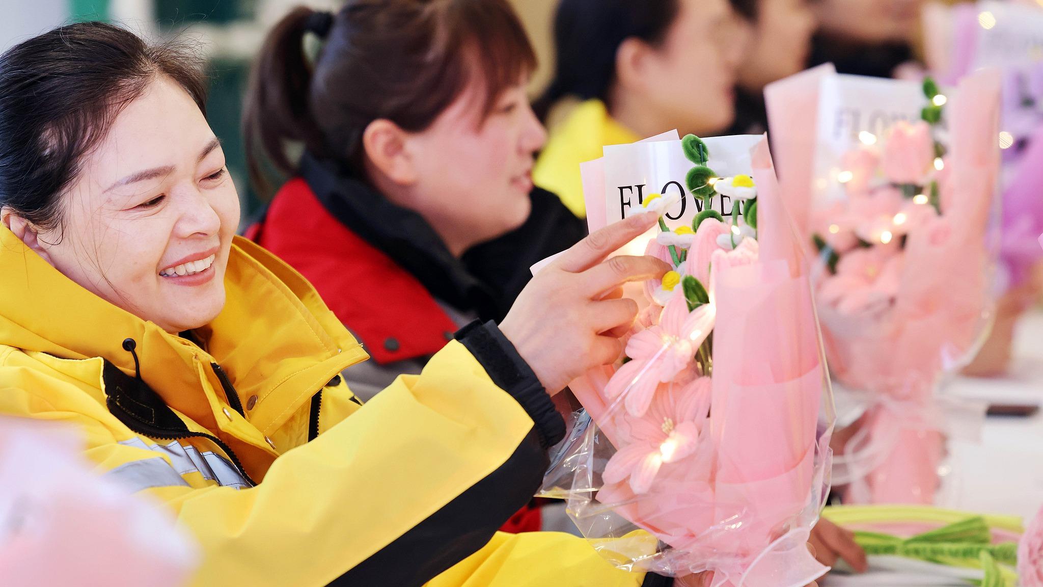 Xi Jinping extends greetings to women ahead of International Women's Day