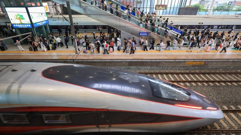 Holiday travel highlights China's transport strength, economic vitality