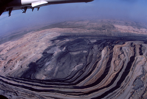 中煤集团平朔矿区已建成亚洲最大的亿吨级露井联采现代化矿区