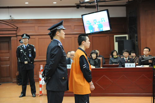 10月19日上午，哈尔滨市中级人民法院对“3-23”哈医大弑医案宣判。被告李梦南出庭。（摄影：李文学）