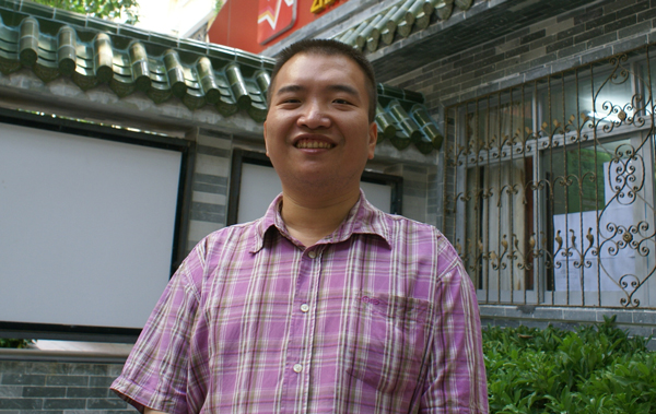 赵广军，今年35岁，在近10年的志愿服务生涯中，牺牲自己的时间、金钱和健康，将工作之余的时间几乎全部用于志愿服务，先后拿出13万元积蓄帮助孤寡老人，并长期照顾66名孤寡老人