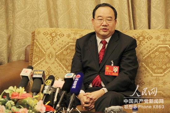 十八大代表、甘肃大禹市节水集团有限公司董事长王栋接受记者采访