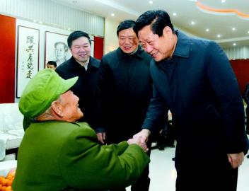 赵正永娄勤俭:继承和弘扬延安精神全心全意为