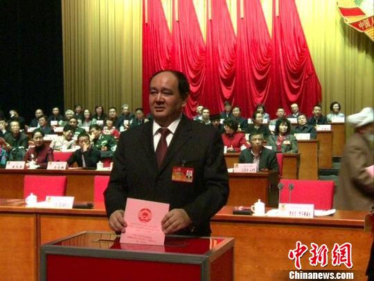 努尔兰·阿不都满金当选新疆政协主席