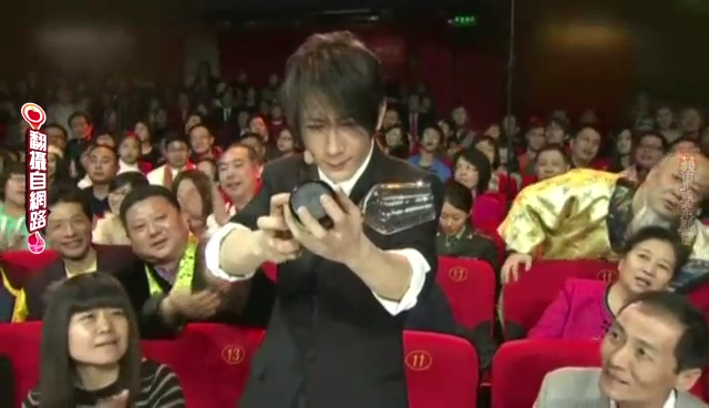 王力宏回应扇耳光传闻:刘谦兄弟,有人打你吗?