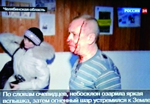 俄罗斯国家电视台视频截屏显示,陨石坠落导致一名当地居民受伤。新华社发