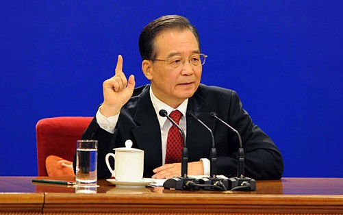 2010年3月14日，国务院总理温家宝在北京人民大会堂与中外记者见面，并回答记者提问。