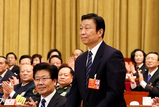 3月14日，十二届全国人大一次会议在北京人民大会堂举行第四次全体会议。这是李源潮当选中华人民共和国副主席后，向全场代表致意。