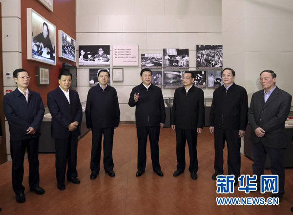 2012年11月29日，习近平等在国家博物馆参观《复兴之路》展览，提出为实现中国梦而奋斗。