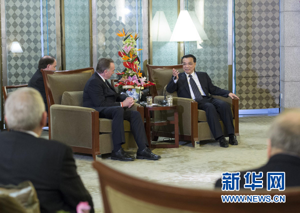 2012年12月12日，李克强出席中国环境与发展国际合作委员会2012年年会开幕式并讲话，会前会见部分国合会外方委员。