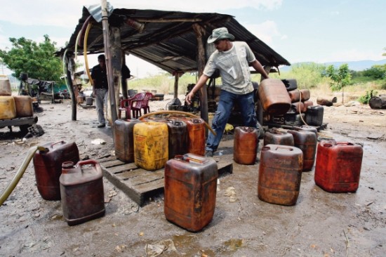 居住在委内瑞拉奥里诺科三角洲沿岸的瓦劳部落印第安人(摄于2007年)