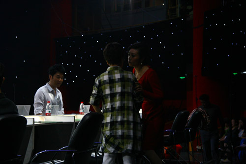 李丹阳老师和李谷一老师在说悄悄话_青歌赛