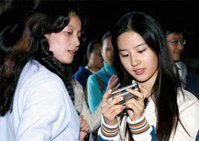 刘亦菲畅谈挚爱<em>母亲</em> <em>妈妈对女儿</em>影响有多大_时