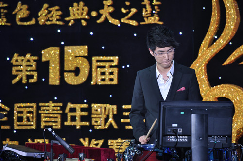 乐动指尖易上瘾王晰玩游戏上新闻