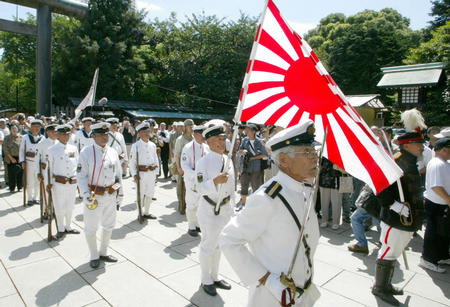 日本右翼分子企图重现“皇军梦”