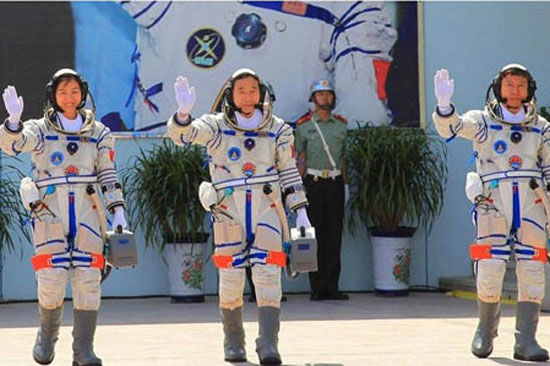 《军事科技》6月8日和15日播出《探秘太空飞