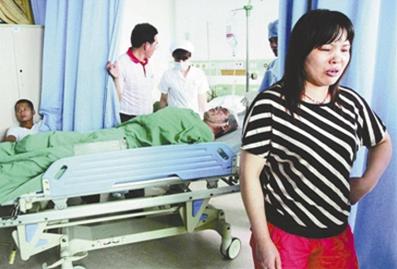 城管持杀鸡刀追砍菜贩