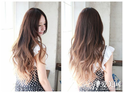 夏日女生<em>微卷长发发型</em>_时尚台_央视网