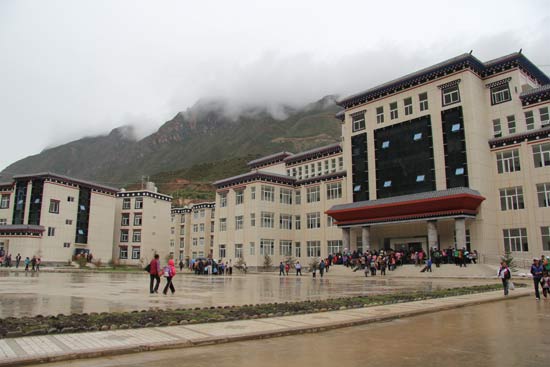 香格里拉东旺乡中心完小美丽的新校区-(2012年