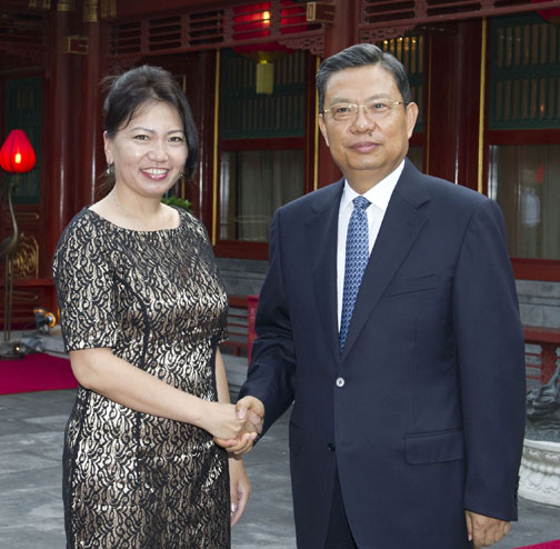 8月21日，中共中央政治局委员、中组部部长赵乐际在北京会见以总书记查·奥云达里为团长的蒙古民主党代表团。