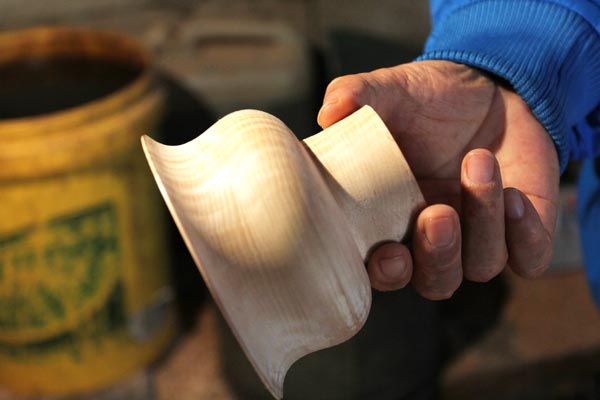 制作完成的木碗