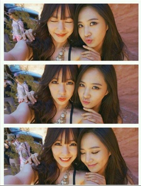 少时Yuri晒与<em>Tiffany</em>合影眨眼嘟嘴扮可爱_<em>综艺</em>台