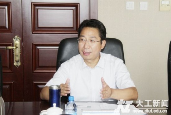 大连理工大学党委常委开展党的教育实践活动专