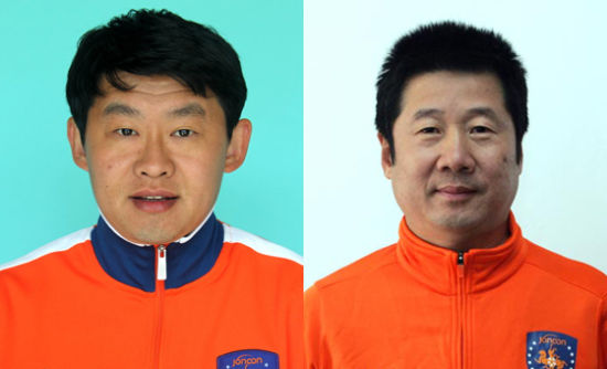 左为中能新中方教练组组长孙新波，右为新任领队藏金传