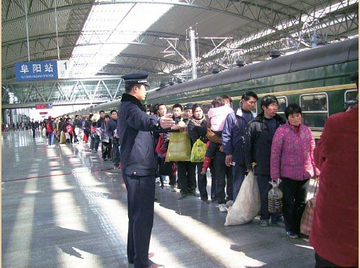 阜阳火车站每年运送农民工上千万人次