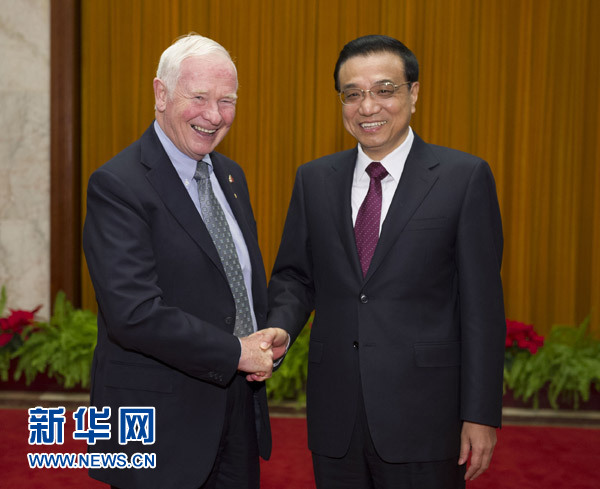10月18日，国务院总理李克强在北京人民大会堂会见加拿大总督约翰斯顿。 新华社记者黄敬文摄
