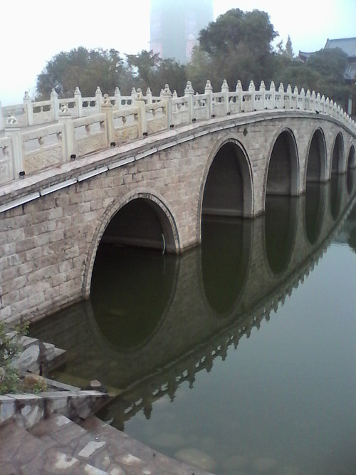 “凤池拱桥”