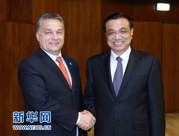     11月25日，中国国务院总理李克强在布加勒斯特会见匈牙利总理欧尔班。新华社记者 姚大伟 摄